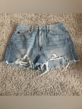 KanCan Ivanna Ultra High Rise Mom Denim Shorts Sz M Distressed Cutoffs 9145M